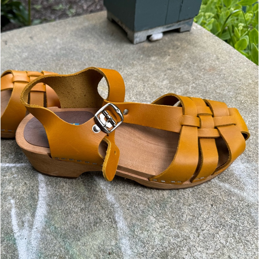 Mia yellow leather clogs size EU 40